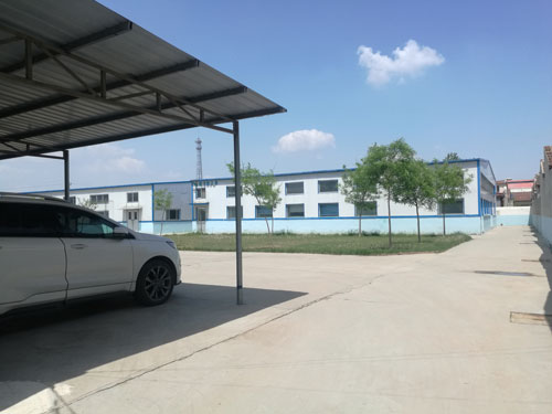 德州健之源地處魯西北平原，毗鄰黃河故道森林公園，生產(chǎn)條件環(huán)境優(yōu)越，擁有現(xiàn)代化的廠房，標準化的生產(chǎn)車間，公司擁有三證：SC食品生產(chǎn)許可證、GMP證、食品出口生產(chǎn)企業(yè)證書，生產(chǎn)過程中采用ISO22000管理體系進行科學管理，并擁有近十年的生產(chǎn)加工經(jīng)驗，產(chǎn)品口感、湯色、功效等各項指標均能達到客戶滿意，生產(chǎn)采用全自動帶線帶牌袋泡茶包裝機生產(chǎn)線，有全套的粉碎和超微粉碎、分篩、烘干、滅菌、制粒、制袋等設(shè)備，科學的生產(chǎn)工藝和嚴格規(guī)范的滅菌殺毒技術(shù)。